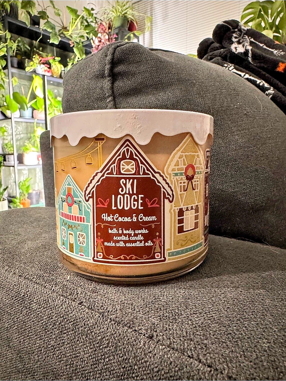 Bath & Body Works Ski Lodge Hot Cocoa & Cream 3-Wick Scented Candle Brown &